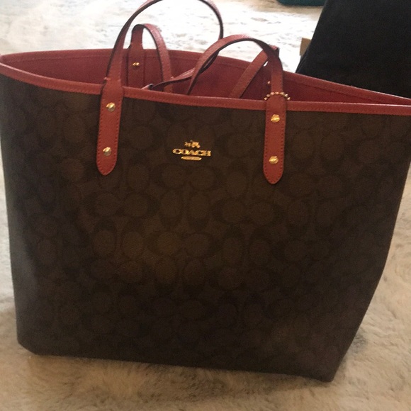 COPY - Coach useful bag you can wear on both sides - Picture 9 of 11